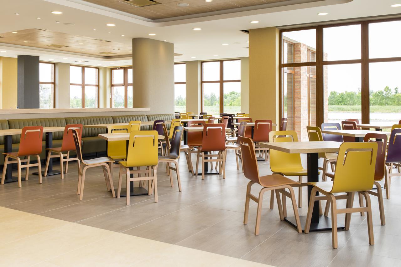 Balástya Family-Hotel מראה חיצוני תמונה