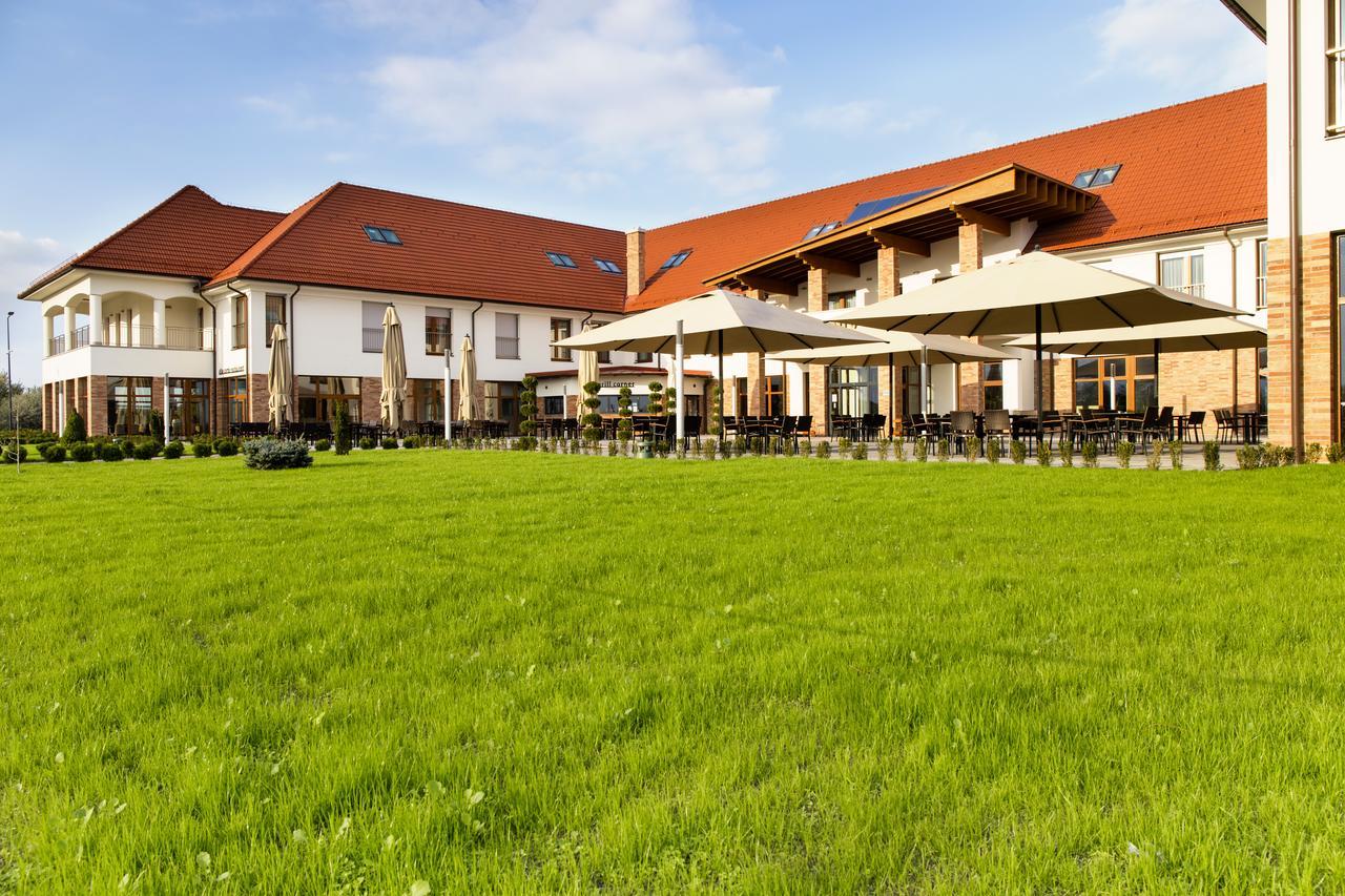 Balástya Family-Hotel מראה חיצוני תמונה